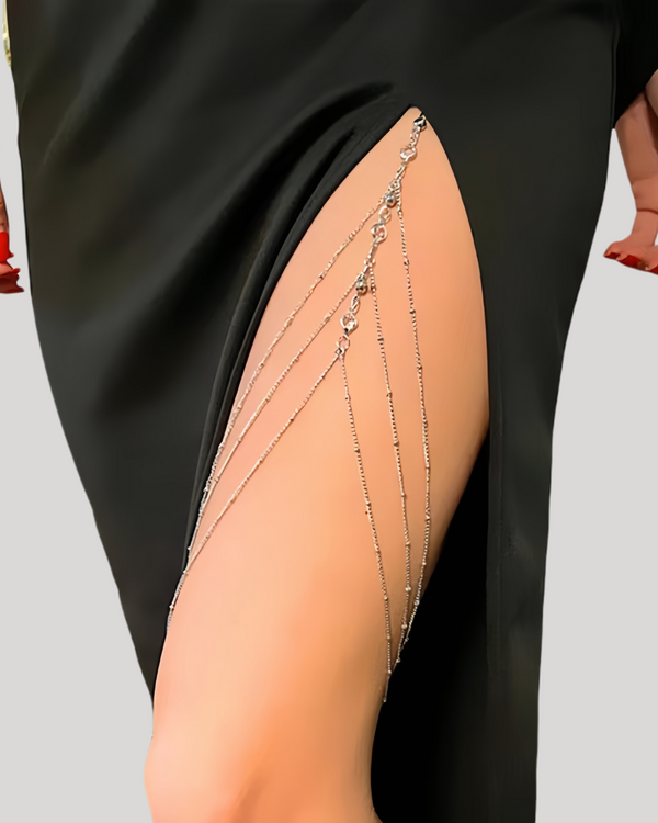 Elegant thigh jewelry with cascading rhinestone chains
