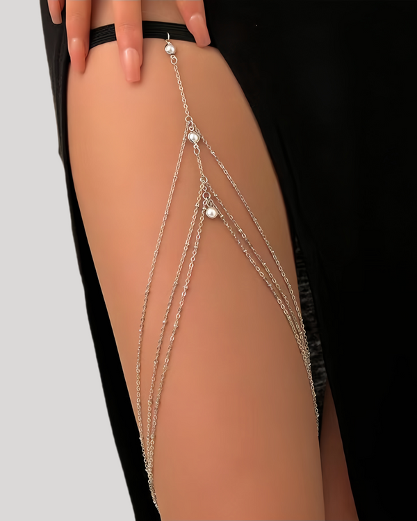 Silver triangle thigh chain with round pearl details